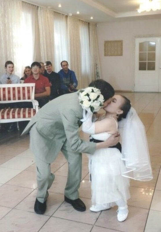 109 cm woman got married and became a mother