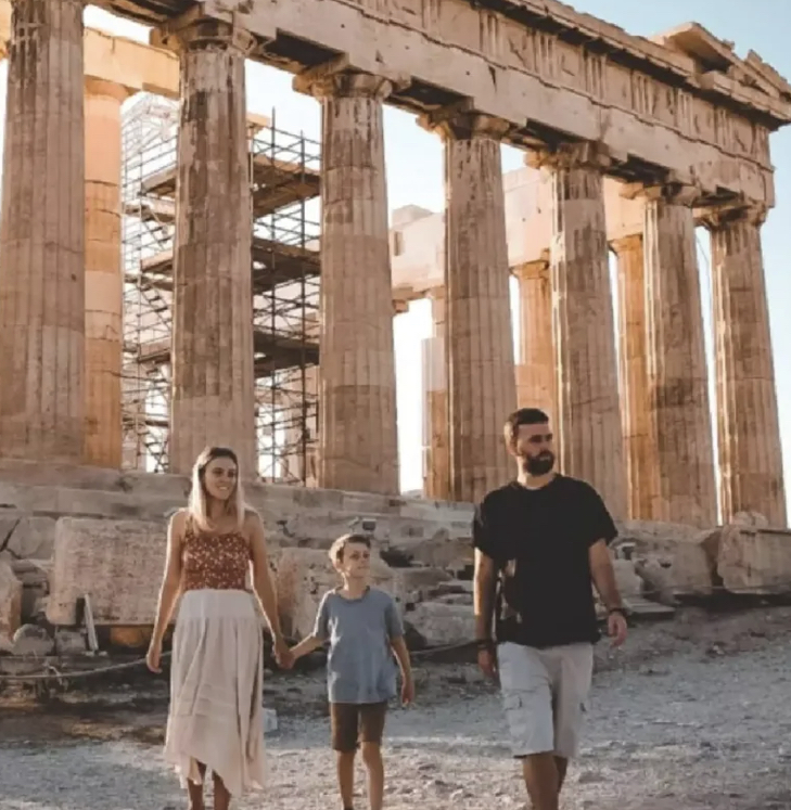 Mom pulled her son out of school so he could study while traveling