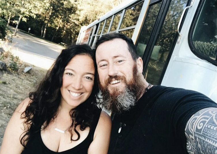 A close-knit family travels across America in an old school bus