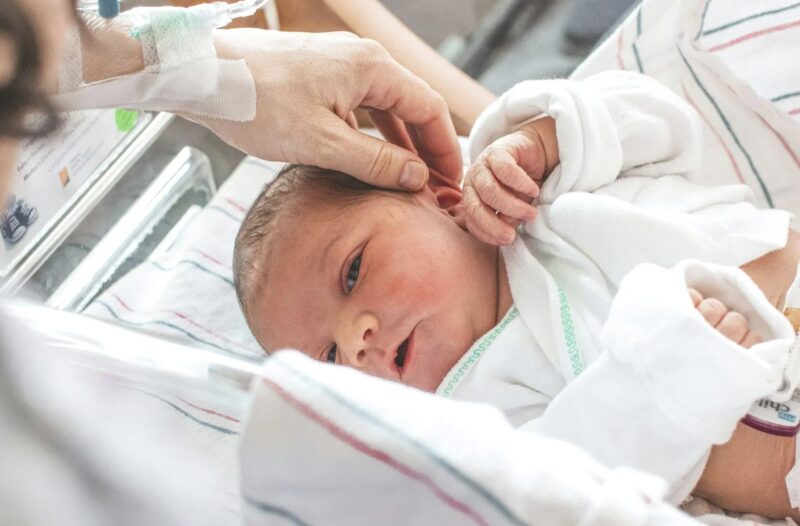 Minuten nach der Geburt sagte meine Schwiegermutter: „Dieses Baby ist nicht von meinem Sohn“ – ich wusste genau, was zu tun war