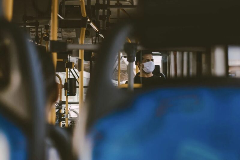 Als ein kleines Mädchen „Bitte helfen Sie mir“ flüsterte, wusste der Busfahrer genau, was zu tun war