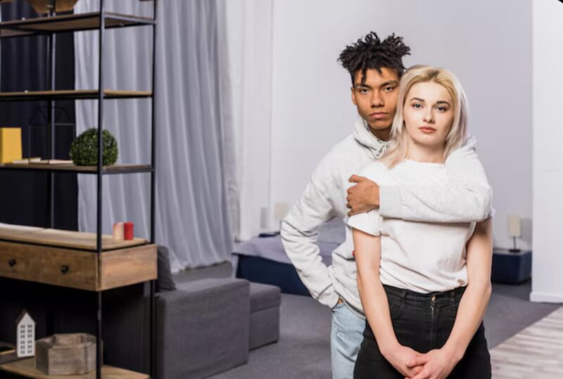 Mein Mann hat mich während meiner Schwangerschaft für seinen Chef verlassen – dann bot er mir ein Haus im Tausch gegen eines meiner Kinder an. – Bild