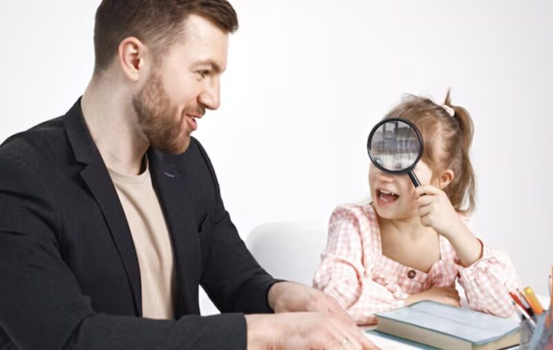 Mitten in der eleganten Lobby wurde der CEO von einem vierjährigen Mädchen beiseitegenommen. „Meine Mama putzt hier, aber sie weint jeden Abend“, flüsterte sie. Als er ihr nach oben folgte, um sich selbst ein Bild zu machen, veränderte die Entscheidung, die er in diesem Moment traf, das gesamte Unternehmen für immer.