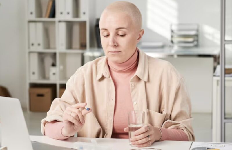 Ich rief meine Familie an, um ihr von meiner Brustkrebsdiagnose zu erzählen. Meine Mutter meinte: „Wir sind gerade mitten im Junggesellinnenabschied deiner Cousine.“ Ich habe die Chemotherapie allein durchgestanden. Tage später fragten sie, ob ich noch den Autokredit meiner Schwester mitunterzeichnen könnte.