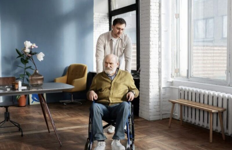 Ich habe meinem Vater meine linke Niere gespendet. Die Genesung dauerte neun Wochen. Beim Familienessen stieß meine Mutter an: „Auf deine Schwester – die die Spendenaktion organisiert und deinem Vater das Leben gerettet hat.“