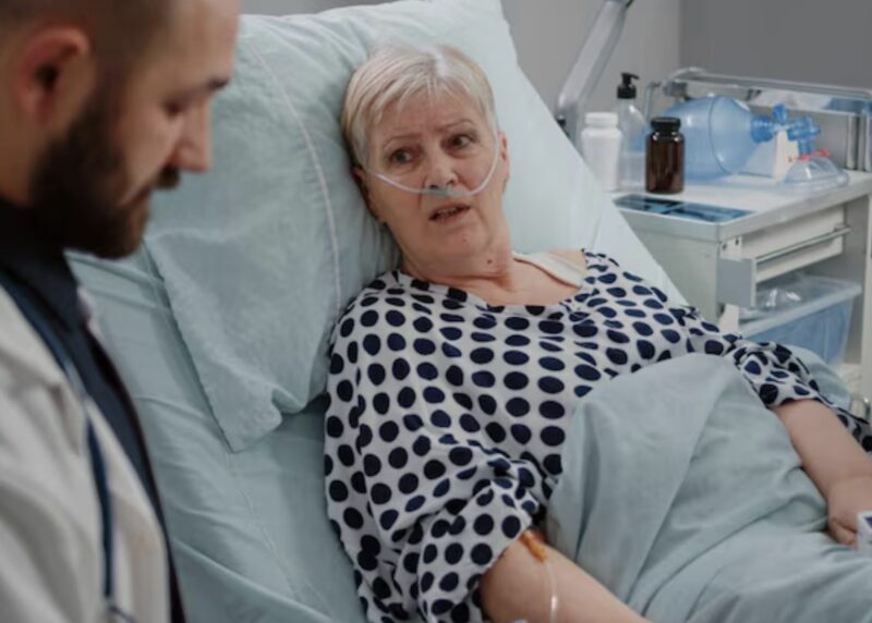 Ich lag in diesem Krankenhausbett, voller blauer Flecken und kaum bewegungsfähig, als mein Sohn mir in die Augen sah und sagte: „Wir können uns nicht um dich kümmern, Mama.“Ich lag in diesem Krankenhausbett, voller blauer Flecken und kaum bewegungsfähig, als mein Sohn mir in die Augen sah und sagte: „Wir können uns nicht um dich kümmern, Mama.“Ich lag in diesem Krankenhausbett, voller blauer Flecken und kaum bewegungsfähig, als mein Sohn mir in die Augen sah und sagte: „Wir können uns nicht um dich kümmern, Mama.“Ich lag in diesem Krankenhausbett, voller blauer Flecken und kaum bewegungsfähig, als mein Sohn mir in die Augen sah und sagte: „Wir können uns nicht um dich kümmern, Mama.“Ich lag in diesem Krankenhausbett, voller blauer Flecken und kaum bewegungsfähig, als mein Sohn mir in die Augen sah und sagte: „Wir können uns nicht um dich kümmern, Mama.“Ich lag in diesem Krankenhausbett, voller blauer Flecken und kaum bewegungsfähig, als mein Sohn mir in die Augen sah und sagte: „Wir können uns nicht um dich kümmern, Mama.“