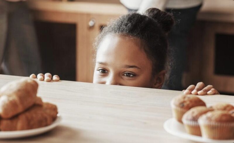 „Kann ich die teuerste Torte für meine Mutter bekommen?“ Sie lachten sie aus. Dann kam ein milliardenschwerer CEO herein.