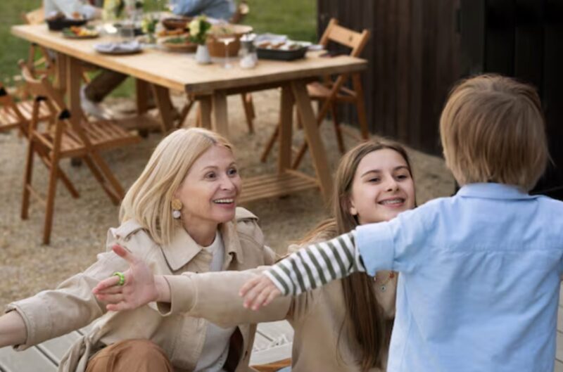 Meine verwöhnte Schwester riss meiner 6-Jährigen beim Familien-Grillfest das Essen aus den Händen und lachte: „Heb etwas für die Enkelkinder auf, die Vorrang haben.“ Meine Eltern unternahmen nichts.
