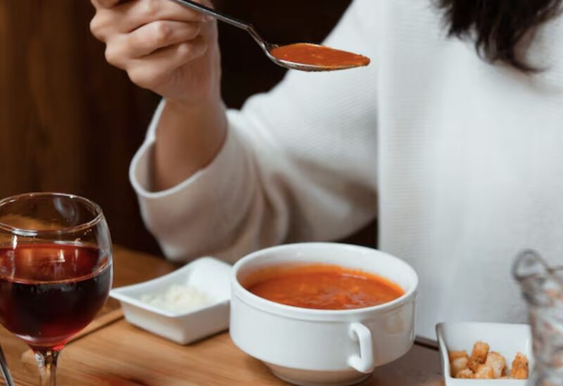 Meine Mutter schüttete mir kochend heiße Suppe ins Gesicht, weil ich ihrer Stieftochter etwas abgeschlagen hatte. „Gib ihr alles, was du hast – oder verschwinde!“