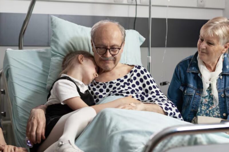 Ich fand meinen ehemaligen Schwiegervater verlassen in einem Pflegeheim vor, und als ich seine Operation bezahlte, kehrte mein Ex-Mann wütend zurück, um sein Erbe einzufordern.