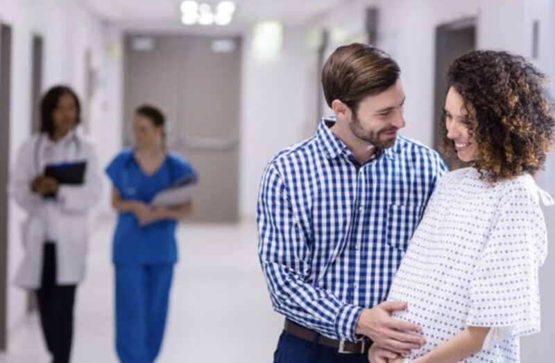 Zwei Monate nach der Scheidung sah ich meine Ex-Frau entsetzt im Krankenhaus umherirren. Als ich die Wahrheit erfuhr, brach ich völlig zusammen.