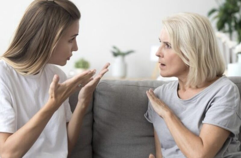 Als ich fragte, warum ich nicht zur Hochzeitsfeier meiner Eltern eingeladen war, meinte mein Bruder: „Du bist doch nur ein Geldautomat für die Familie“, und meine Eltern lachten. Also holte ich mir meinen Benz zurück, zahlte keine Miete mehr für sie, und dann ging die beste Party überhaupt erst los…