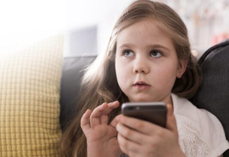 Er brach ihr das Bein, aber ihr 4-jähriger Sohn kannte das geheime Signal.