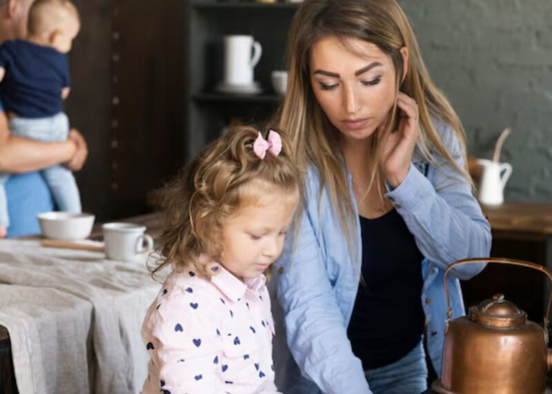 Ich war fünf Tage weg gewesen, aber nichts hatte mich auf das vorbereitet, was ich sah, als ich die Tür öffnete: Meine Frau jonglierte mit dem Abendessen und unserem kranken Kleinkind, während meine Mutter und meine Schwester in der Nähe saßen und auf ihre Handys starrten.