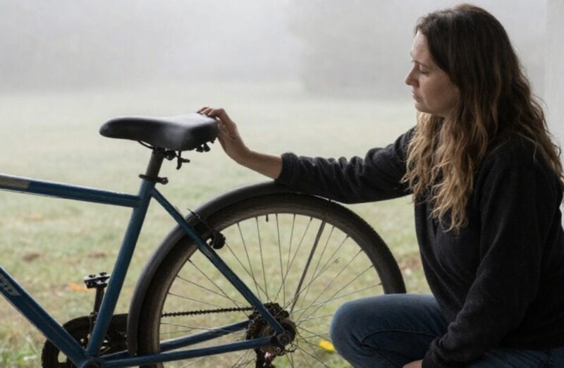 Mein arroganter Nachbar zerstörte das Fahrrad meines Sohnes und weigerte sich zu bezahlen – was am nächsten Tag geschah, verblüffte alle.