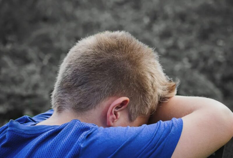Mein Stiefsohn benimmt sich respektlos gegenüber meinen Kindern und stiftet Unordnung in unserem Haus, während mein Mann schweigt – ich habe ihm Manieren beigebracht.